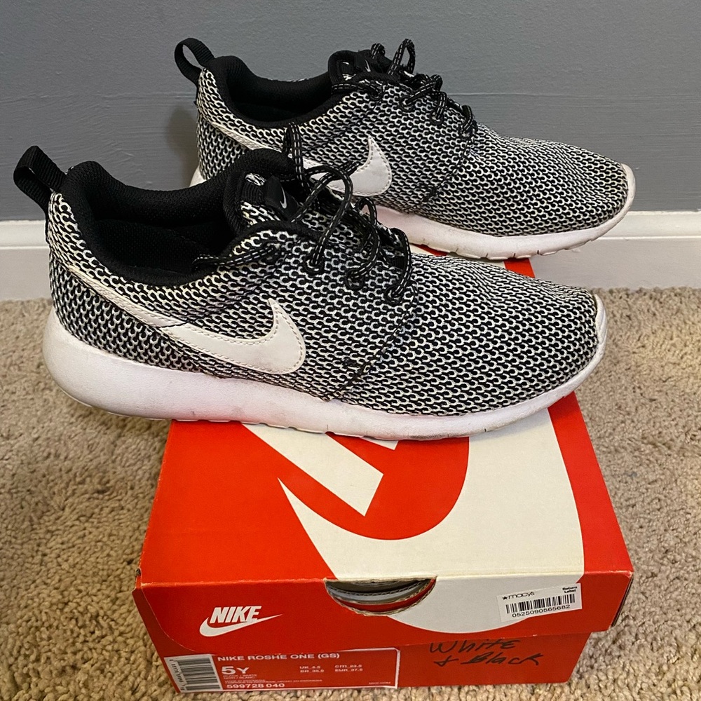 Nike Roche One, size 5Y/ladies 6.5